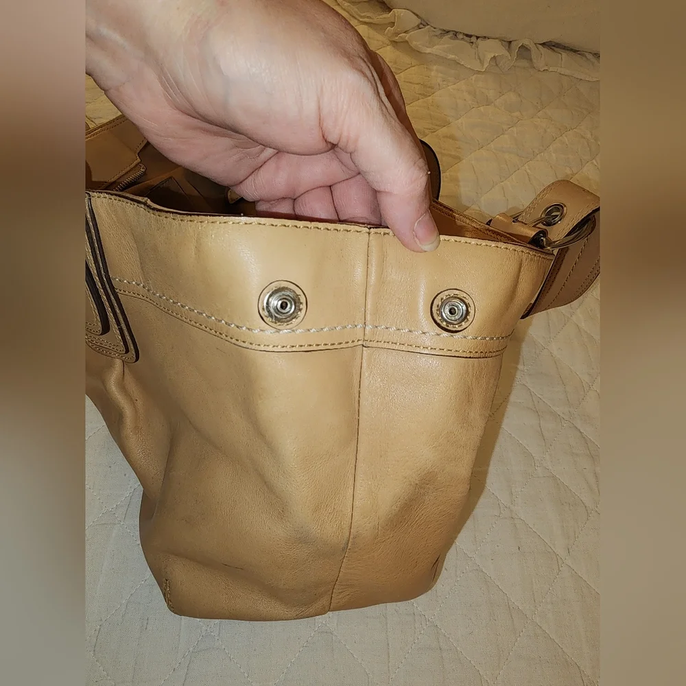 COACH leather vintage large Soho Bag in tan - Picture 9 of 12